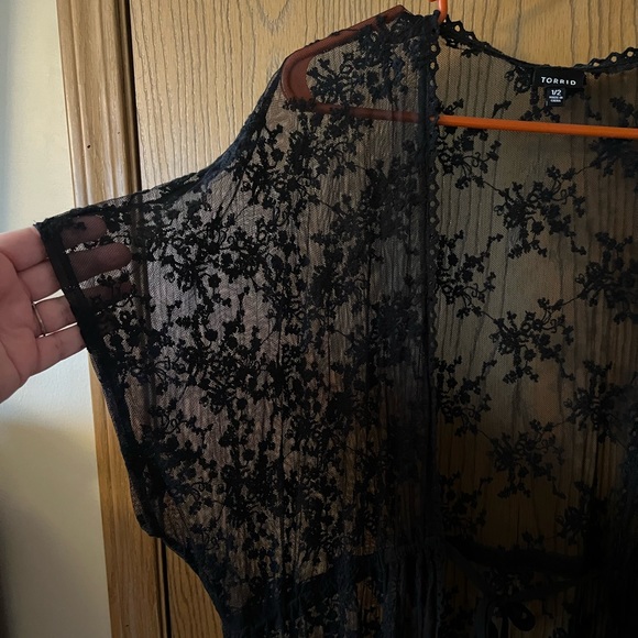 Women’s black lace long open cover up kimono - Picture 3 of 5